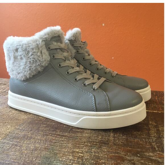 Koolaburra by UGG Sundell Fuzz Chukka Boot Womens 9 Gray White Wild Dove Fur - Picture 1 of 10